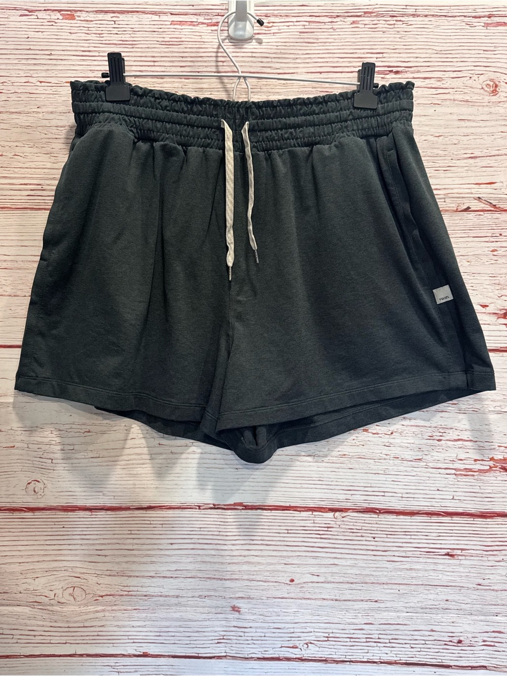 Vuori Halo Performance Short 2.0 in Moss Heather Sz L - Picture 2 of 7